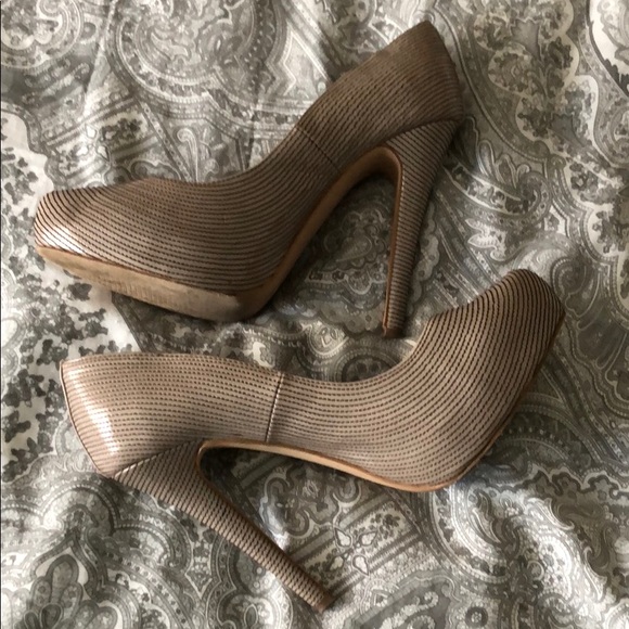 Colin Stuart Nude Pump - Picture 3 of 5